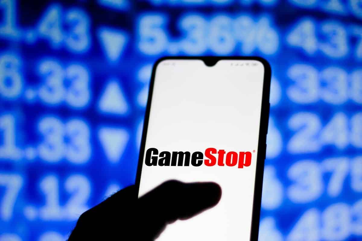 GameStop Server Crash Delays Shareholder Meeting Amid High Turnout