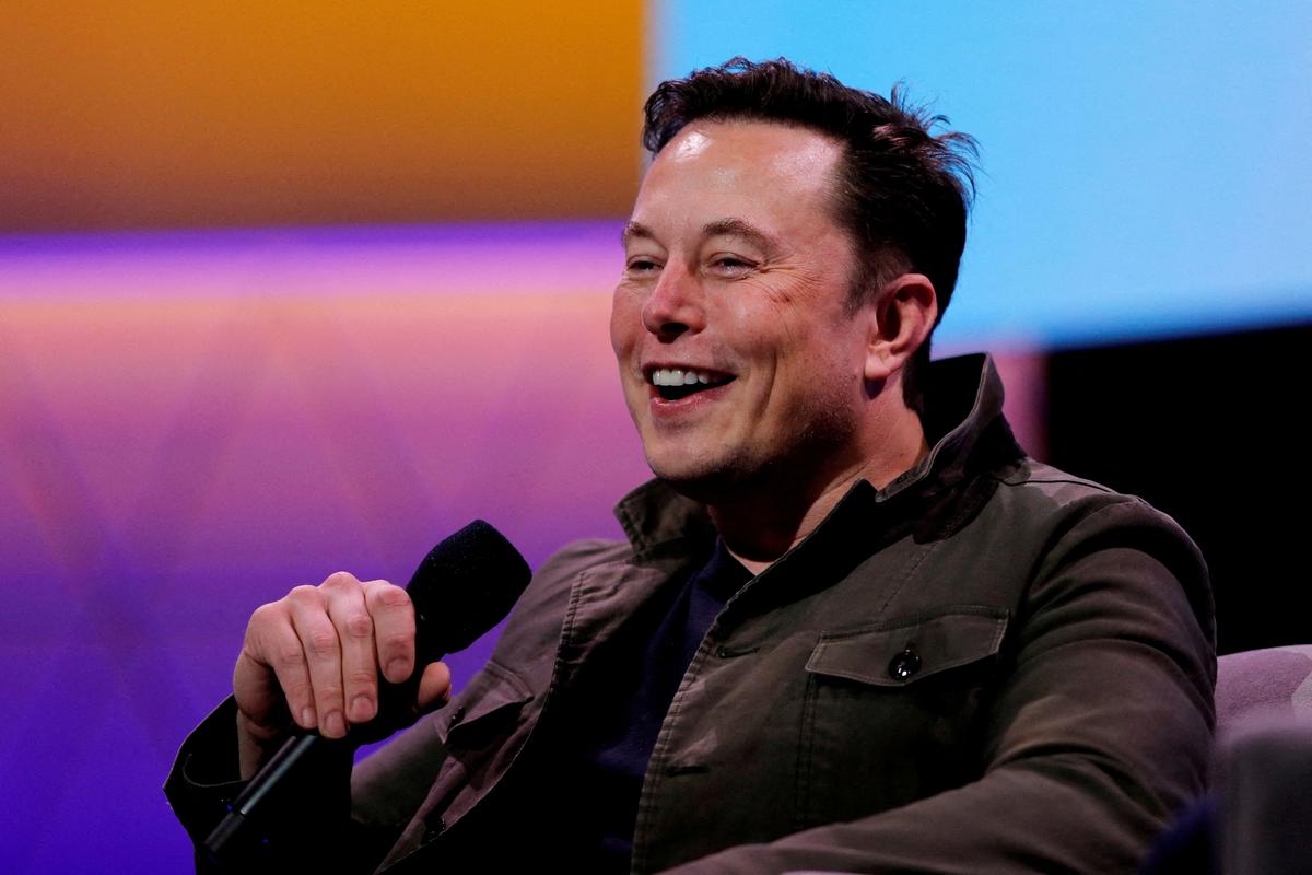 Elon Musk Lauds AI Spotlighting OpenAI’s Reasoning Tech Strawberry